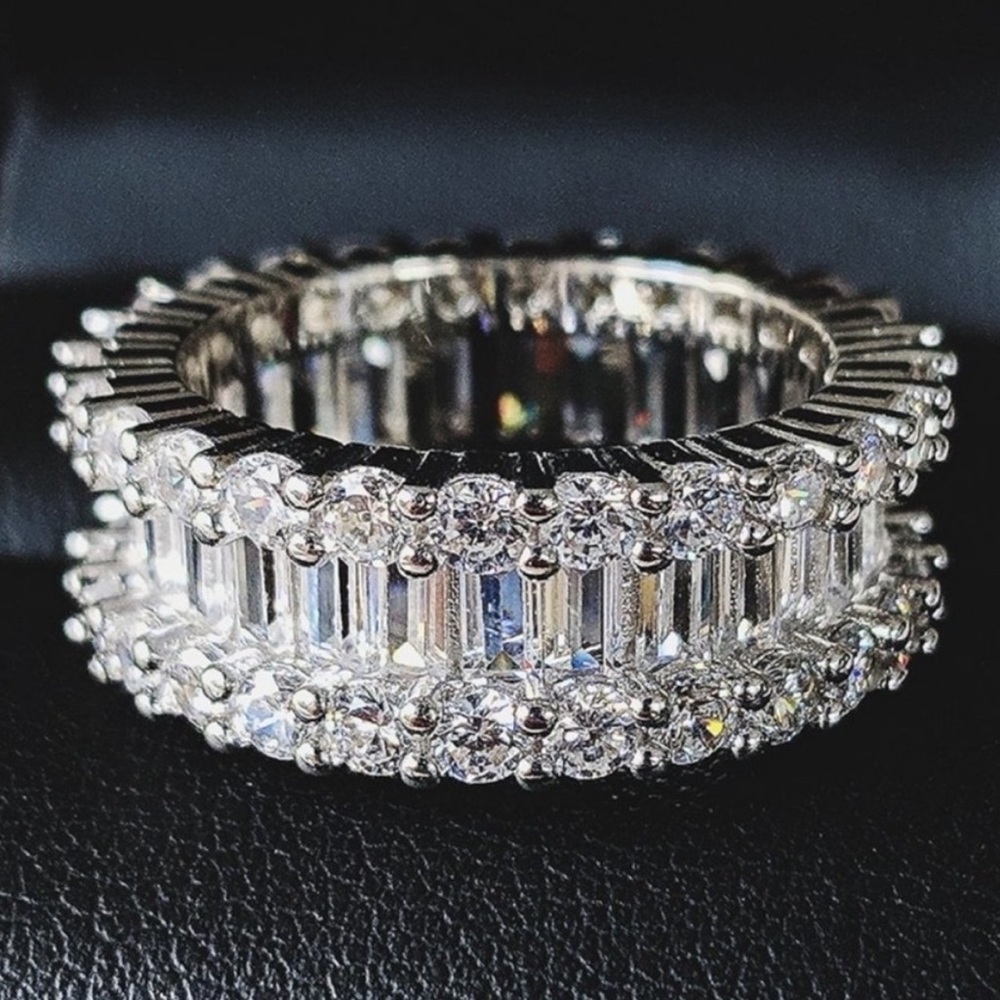 NEW💍18K GOLD BAGUETTE ROUND DIAMOND ETERNITY RING - Picture 2 of 6